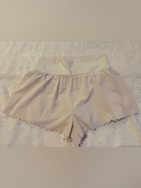 Aerie Scalloped edge flowy Shorts in white